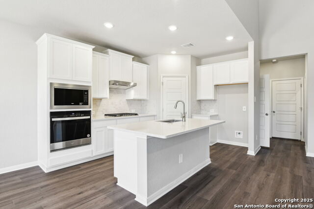 Listing photo id 10 for 17035 Blaise Terrace
