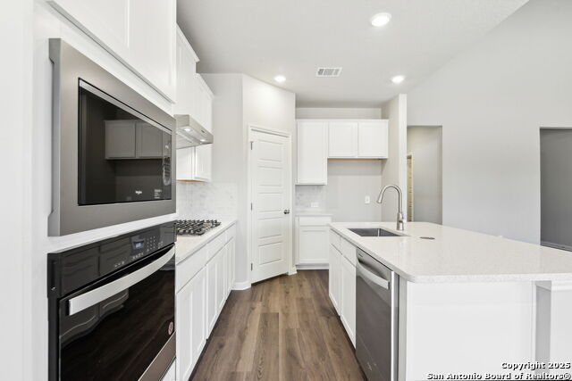 Listing photo id 11 for 17035 Blaise Terrace