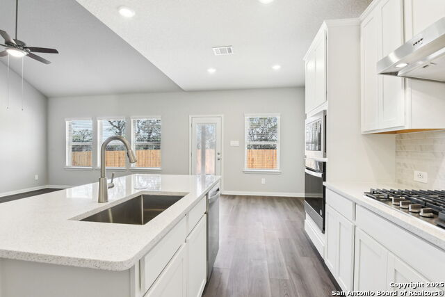 Listing photo id 12 for 17035 Blaise Terrace
