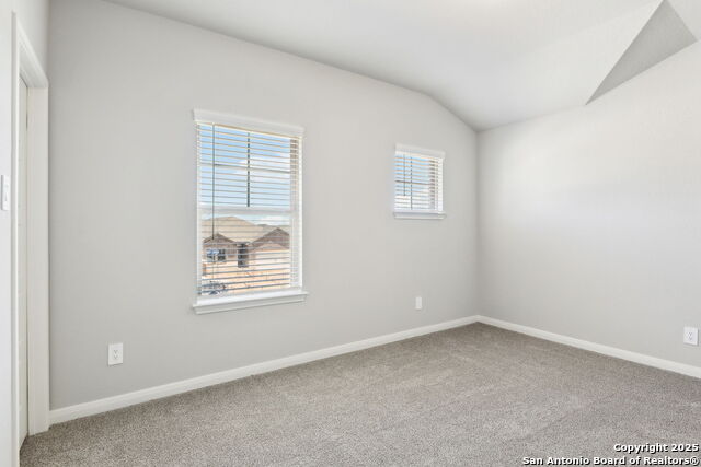 Listing photo id 33 for 17035 Blaise Terrace