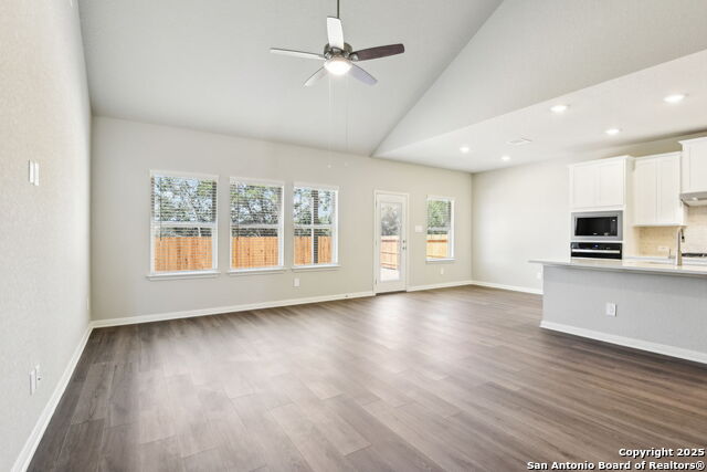 Listing photo id 4 for 17035 Blaise Terrace