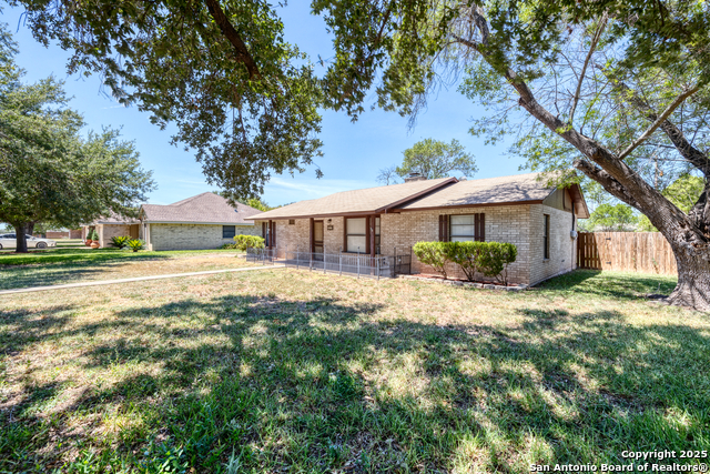 Details for 112 Bluebonnet N, Uvalde, TX 78801
