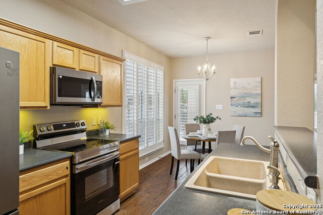 Listing photo id 10 for 10902 Toscana