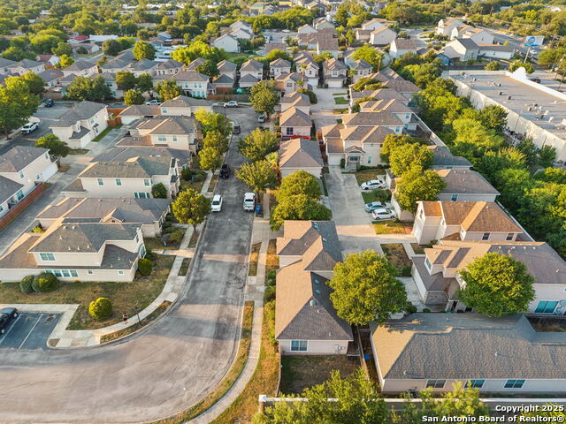 Listing photo id 37 for 10902 Toscana