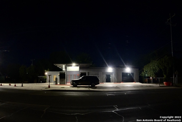 Listing photo id 9 for 1850 Houston St E 1