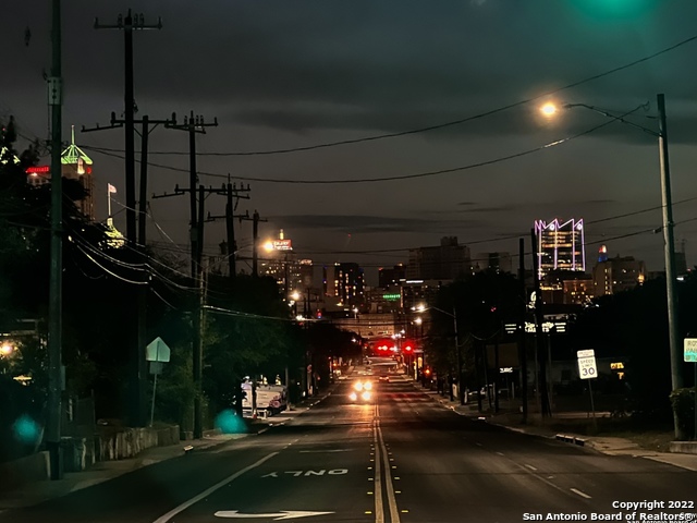 Listing photo id 10 for 1850 Houston St E 1