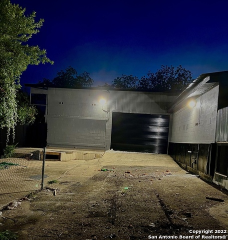 Listing photo id 11 for 1850 Houston St E 1