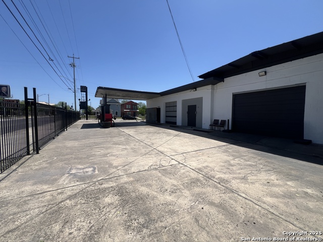 Listing photo id 12 for 1850 Houston St E 1