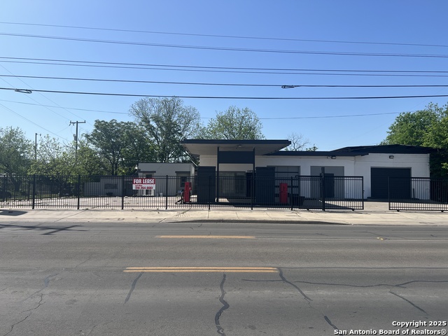 Listing photo id 0 for 1850 Houston St E 1