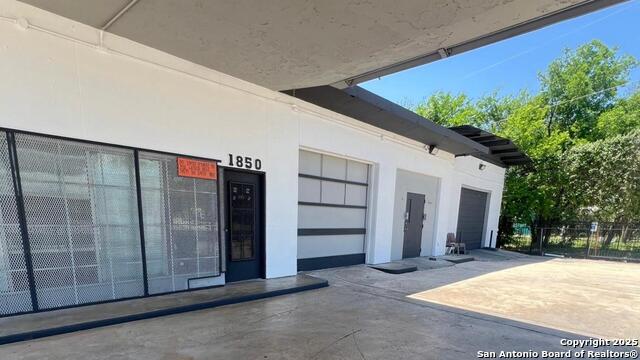 Listing photo id 2 for 1850 Houston St E 1