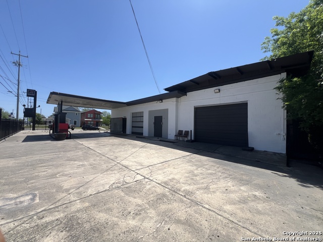 Listing photo id 4 for 1850 Houston St E 1