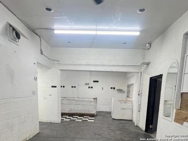 Listing photo id 6 for 1850 Houston St E 1