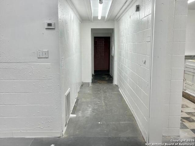 Listing photo id 7 for 1850 Houston St E 1