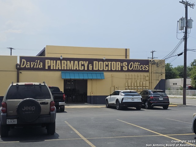 Listing photo id 8 for 522 Torreon