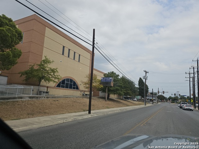 Listing photo id 6 for 522 Torreon