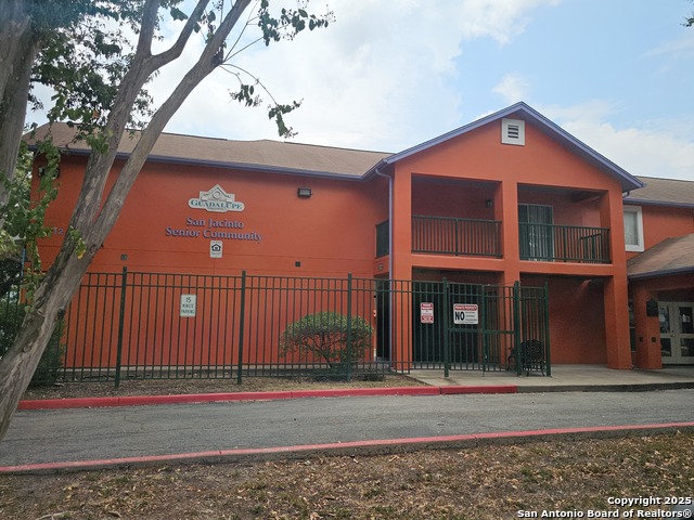 Listing photo id 7 for 522 Torreon
