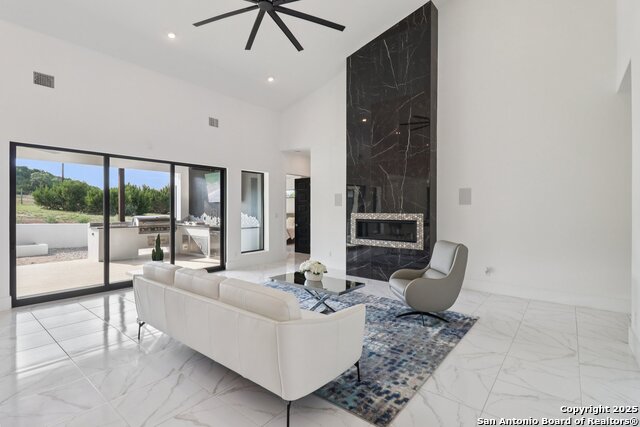 Image 17 of 72 For 9614 Midsomer Pl