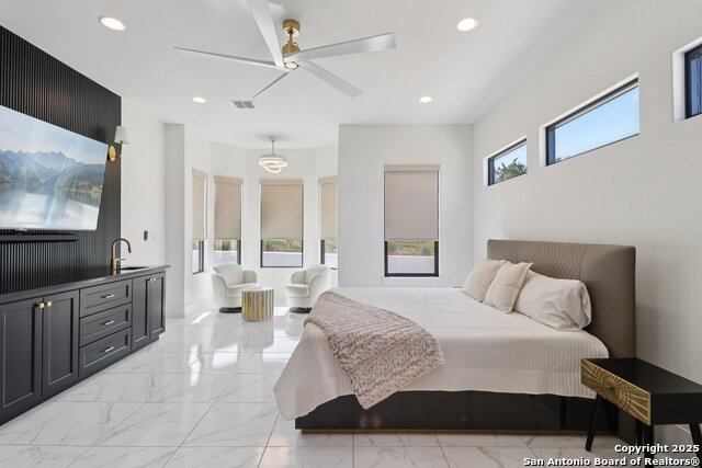Image 37 of 72 For 9614 Midsomer Pl