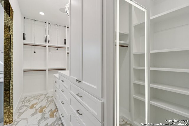 Image 44 of 72 For 9614 Midsomer Pl