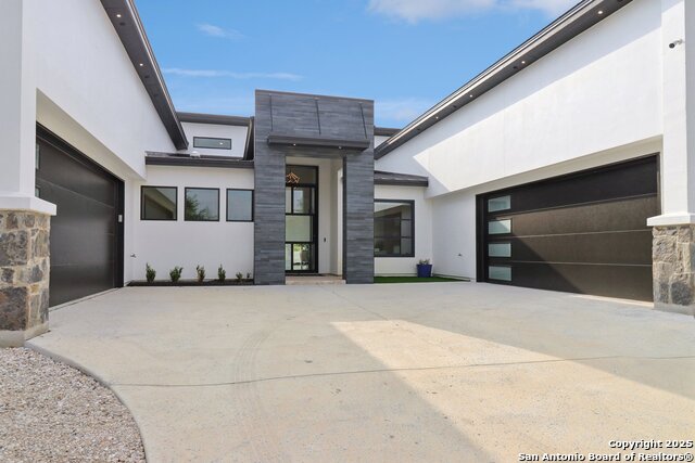 Image 70 of 72 For 9614 Midsomer Pl