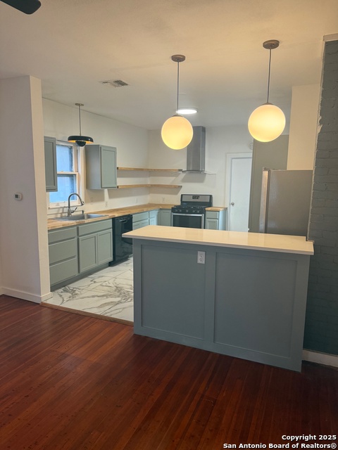 Image 4 of 8 For 915 Gramercy