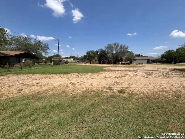 Details for 704 Curtis  , Devine, TX 78016