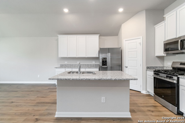 Listing photo id 10 for 5206 Halite