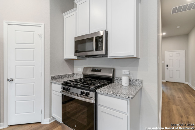 Listing photo id 11 for 5206 Halite