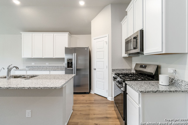 Listing photo id 12 for 5206 Halite