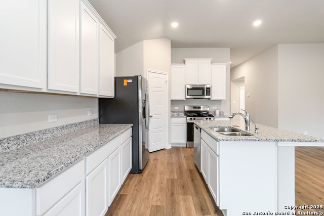 Listing photo id 13 for 5206 Halite