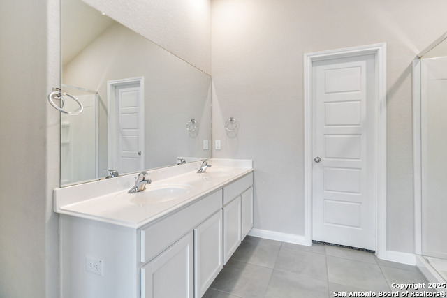 Listing photo id 17 for 5206 Halite