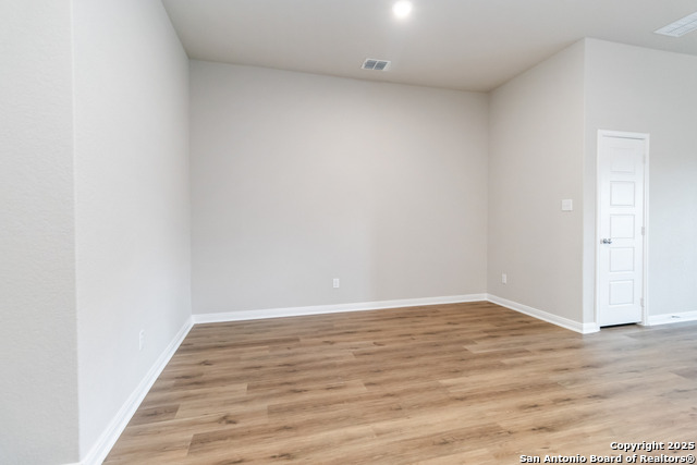 Listing photo id 21 for 5206 Halite