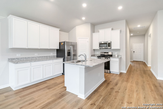 Listing photo id 7 for 5206 Halite