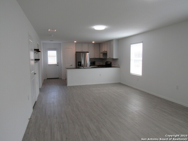 Image 5 of 23 For 10102 Ana Heights