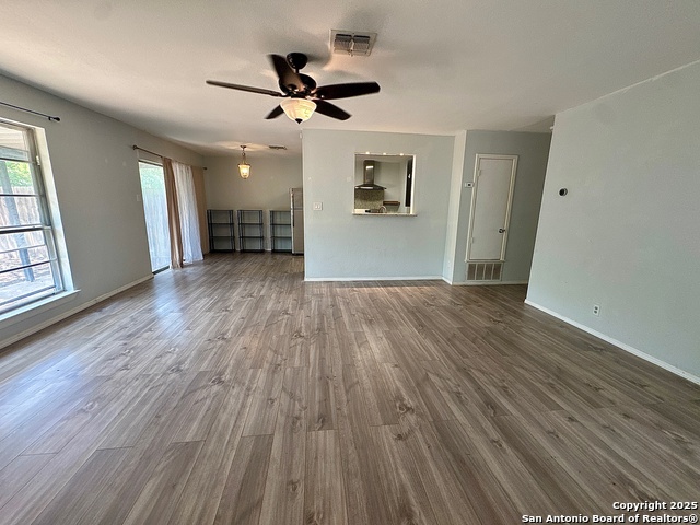 Listing photo id 1 for 7823 Broadwick