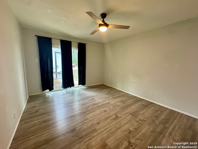 Listing photo id 6 for 7823 Broadwick
