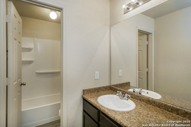 Listing photo id 13 for 10610 Hunters Pond