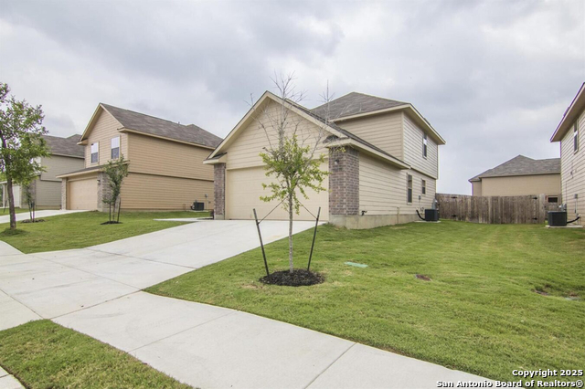 Listing photo id 0 for 10610 Hunters Pond