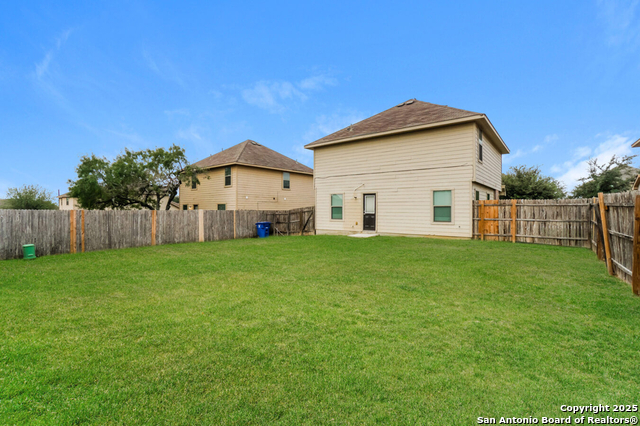 Listing photo id 1 for 10610 Hunters Pond