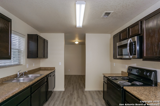 Listing photo id 3 for 10610 Hunters Pond