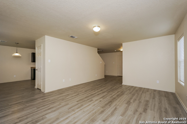 Listing photo id 5 for 10610 Hunters Pond