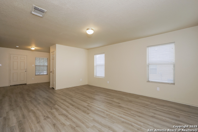 Listing photo id 6 for 10610 Hunters Pond