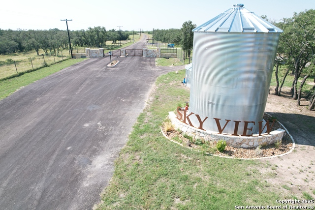 Details for 33 Utopia Forest, Dhanis, TX 78850