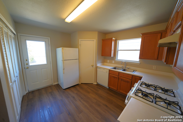 Image 16 of 37 For 4039 Mistflower