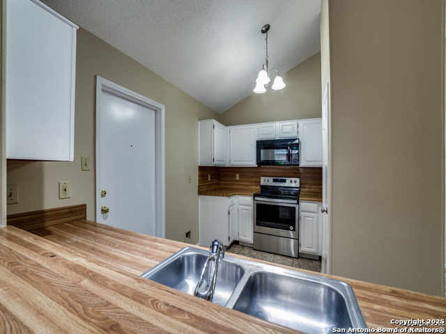 Listing photo id 10 for 6514 Spanish Earth