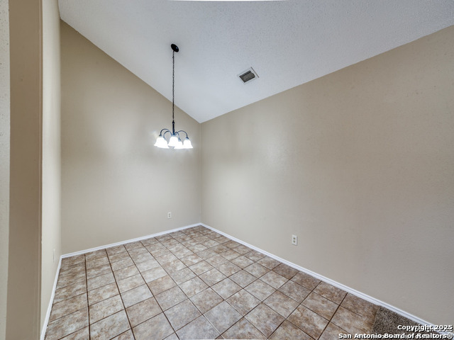 Listing photo id 12 for 6514 Spanish Earth