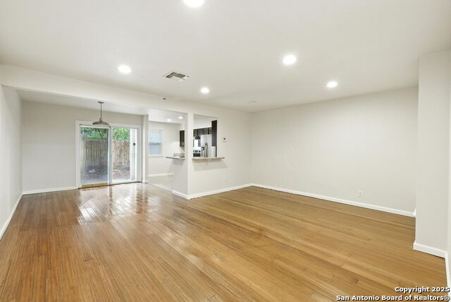 Image 4 of 27 For 100 Lorenz Rd  1502