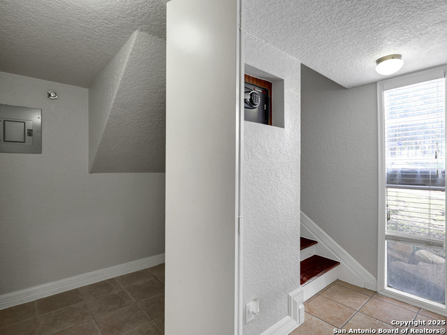 Image 28 of 38 For 2735 Marlborough Dr N