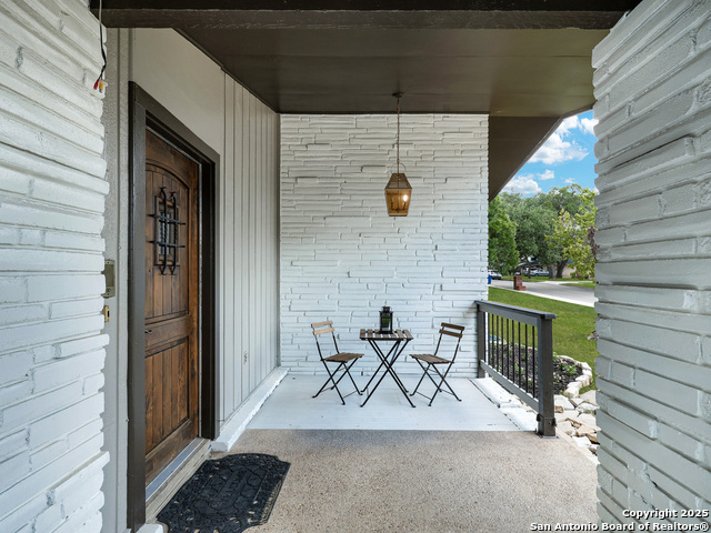 Image 3 of 38 For 2735 Marlborough Dr N