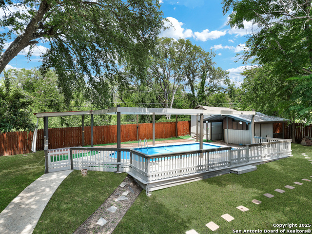 Image 33 of 38 For 2735 Marlborough Dr N